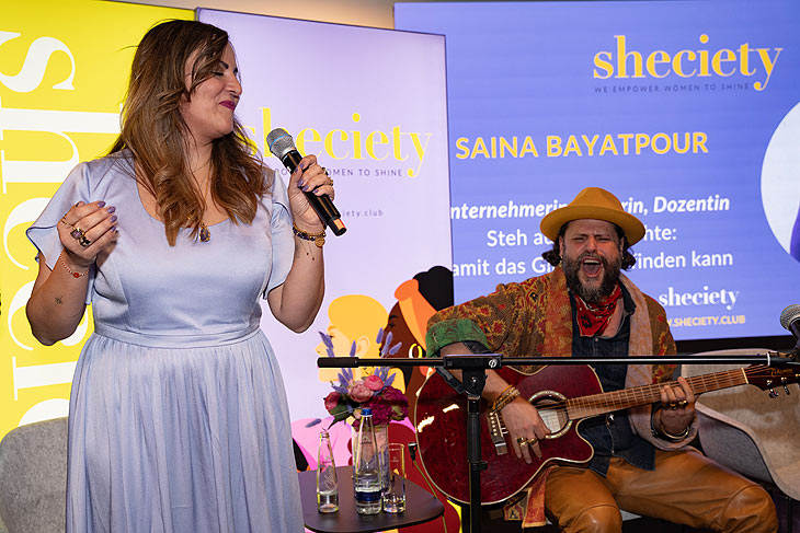 Saina Bayatpour, Manuel Cortez beim 1. „Sheciety Festival Create"  im „Mark” am 8. März 2024/ ©Foto:  Eloz Samsa